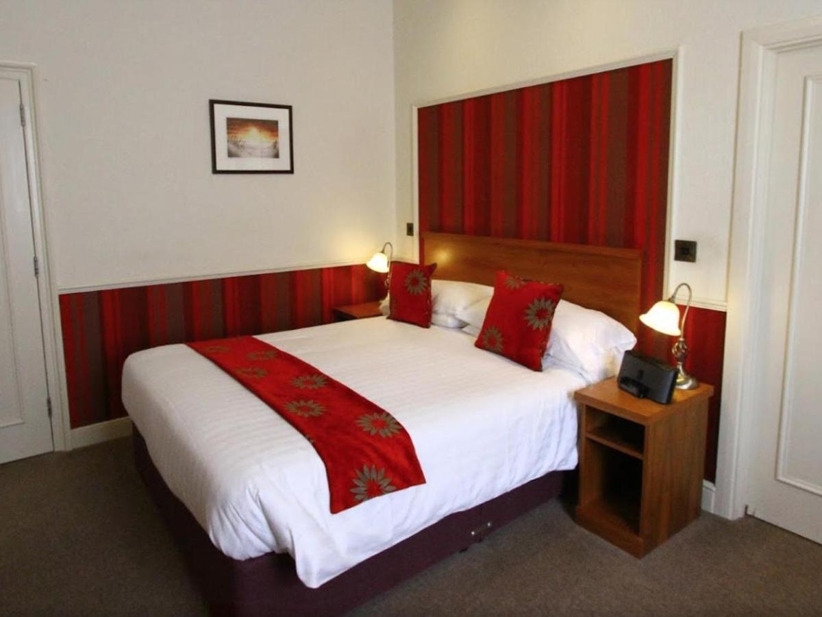The Railway Inn Galmpton Extérieur photo